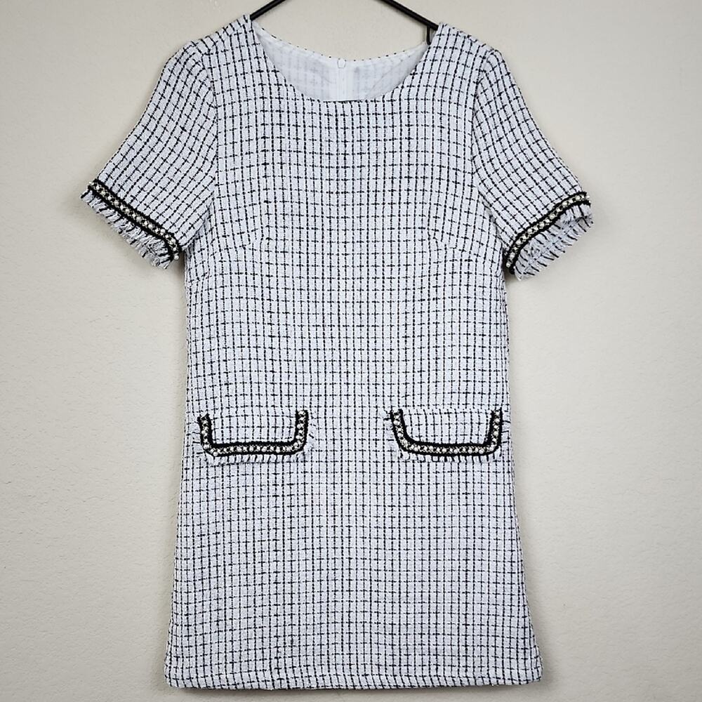 Elegant White and Black XS Sparkling Tweed Dress